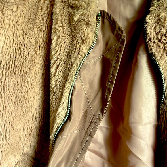 Love tree brand, plush teddy bear brown bomber jacket. Size small. - Picture 4 of 4